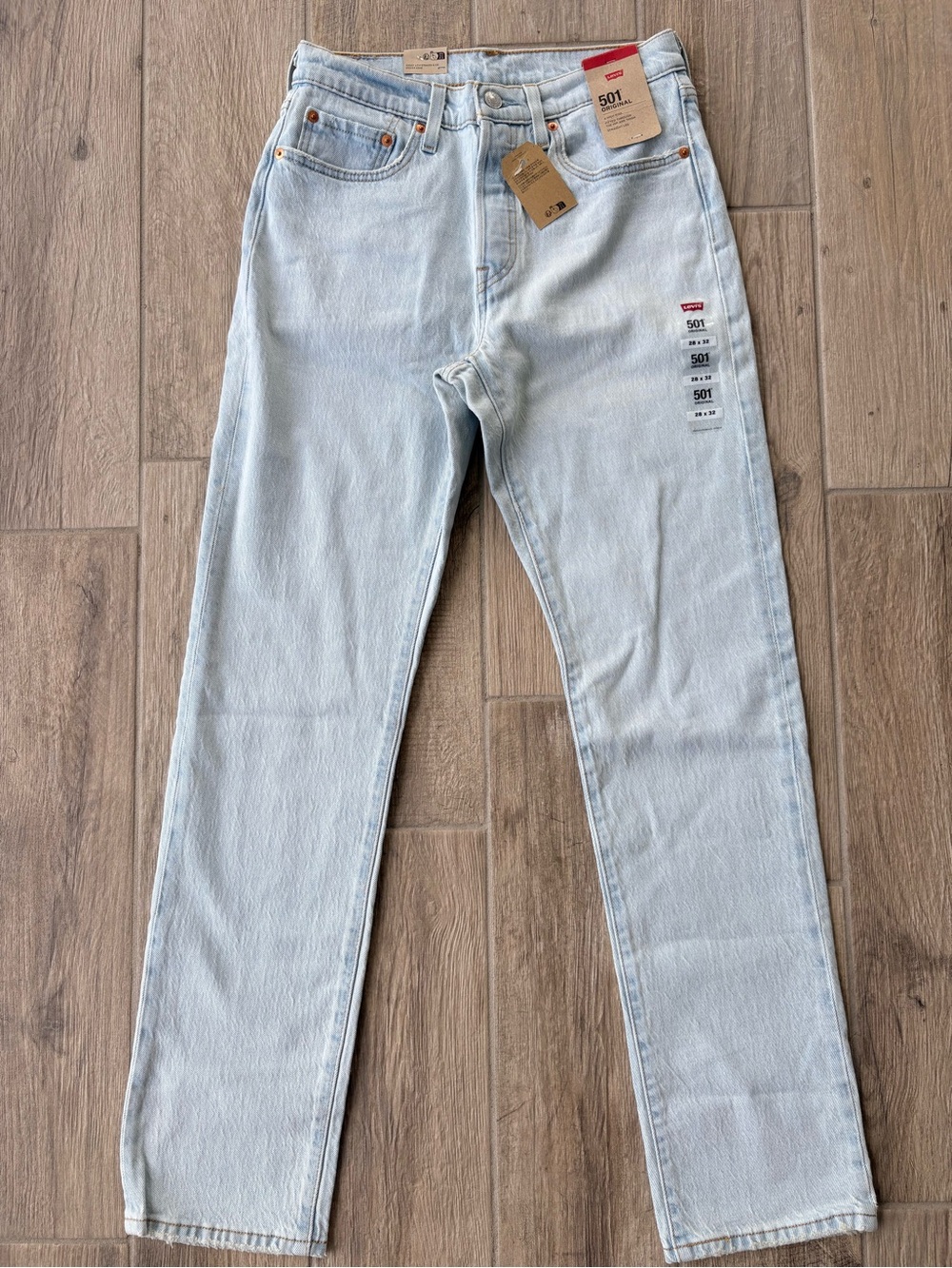 Levi's Womens 501 Original High Rise 
Light Wash Straight Jeans 28 x 32. NWT